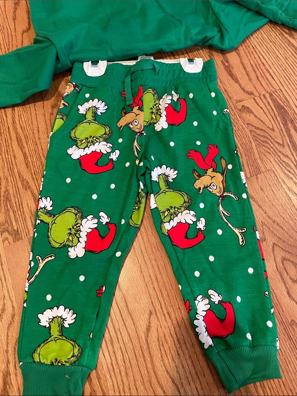 Dr. Seuss Green Grinch & Max Holiday Pajama Set - Picture 4 of 7